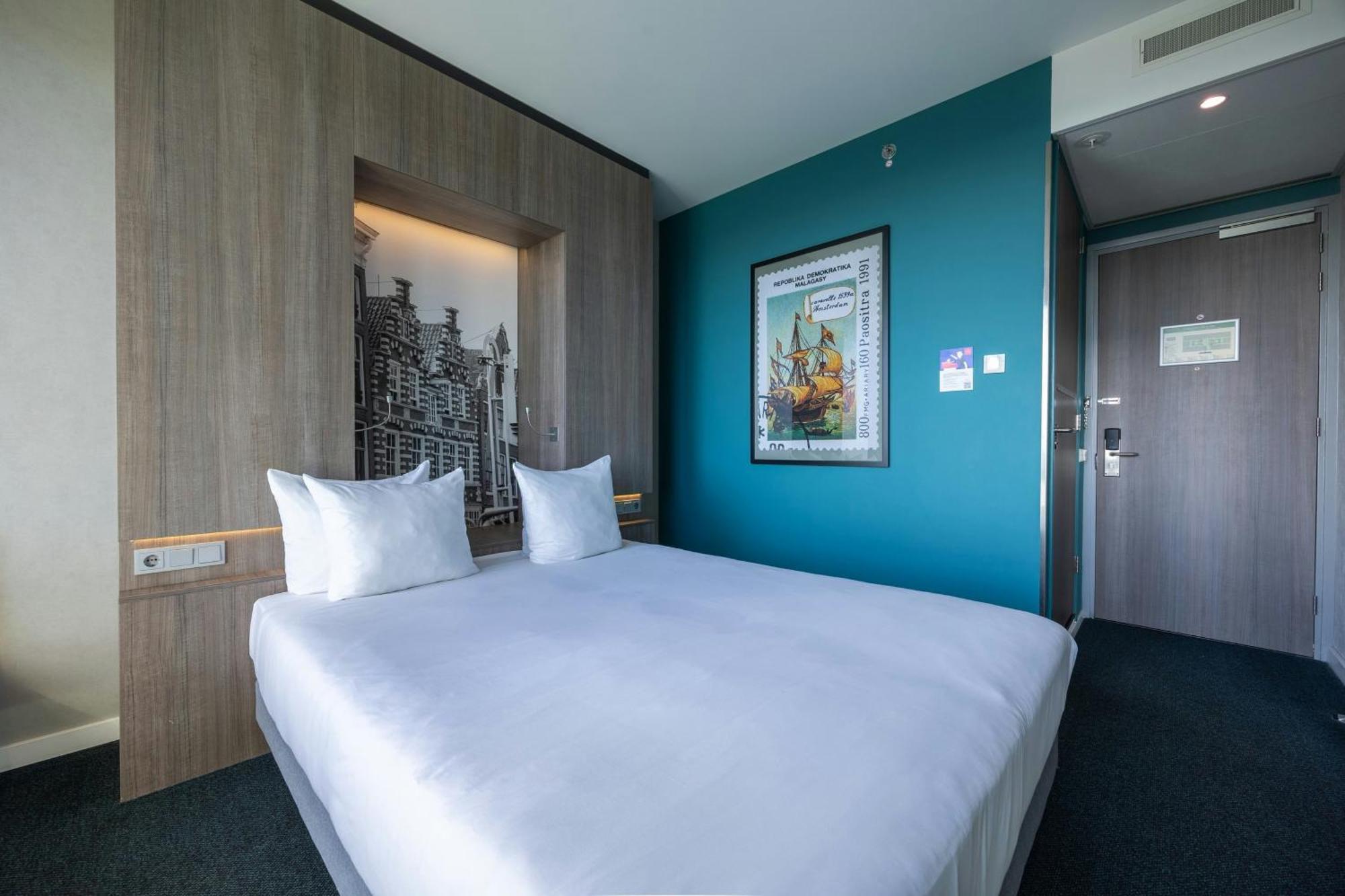 Deluxe Room 1 King Bed